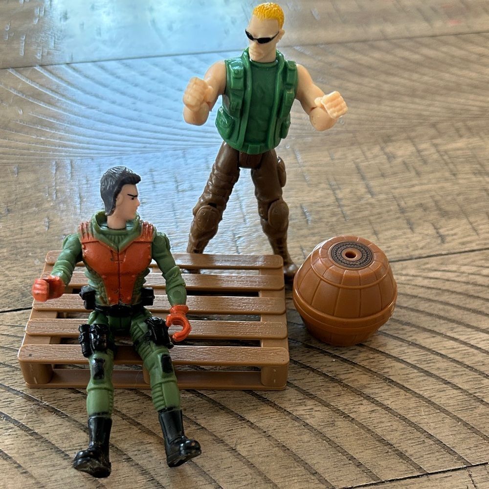 Bruder Bruhs 😎 😎 2 Action Figures w/ barrel & pallet